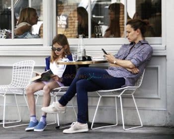 Jennifer Garner and daughter Violet Affleck out in London