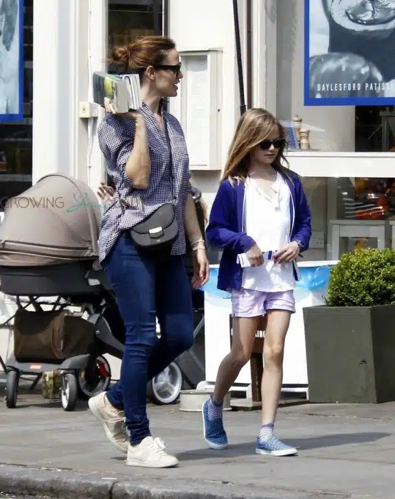 Jennifer Garner and daughter Violet Affleck out in London