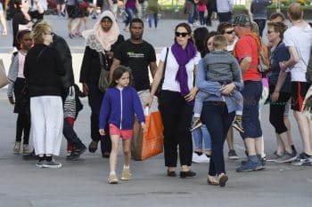 Jennifer Garner tours the Eiffel Tour With Her kids