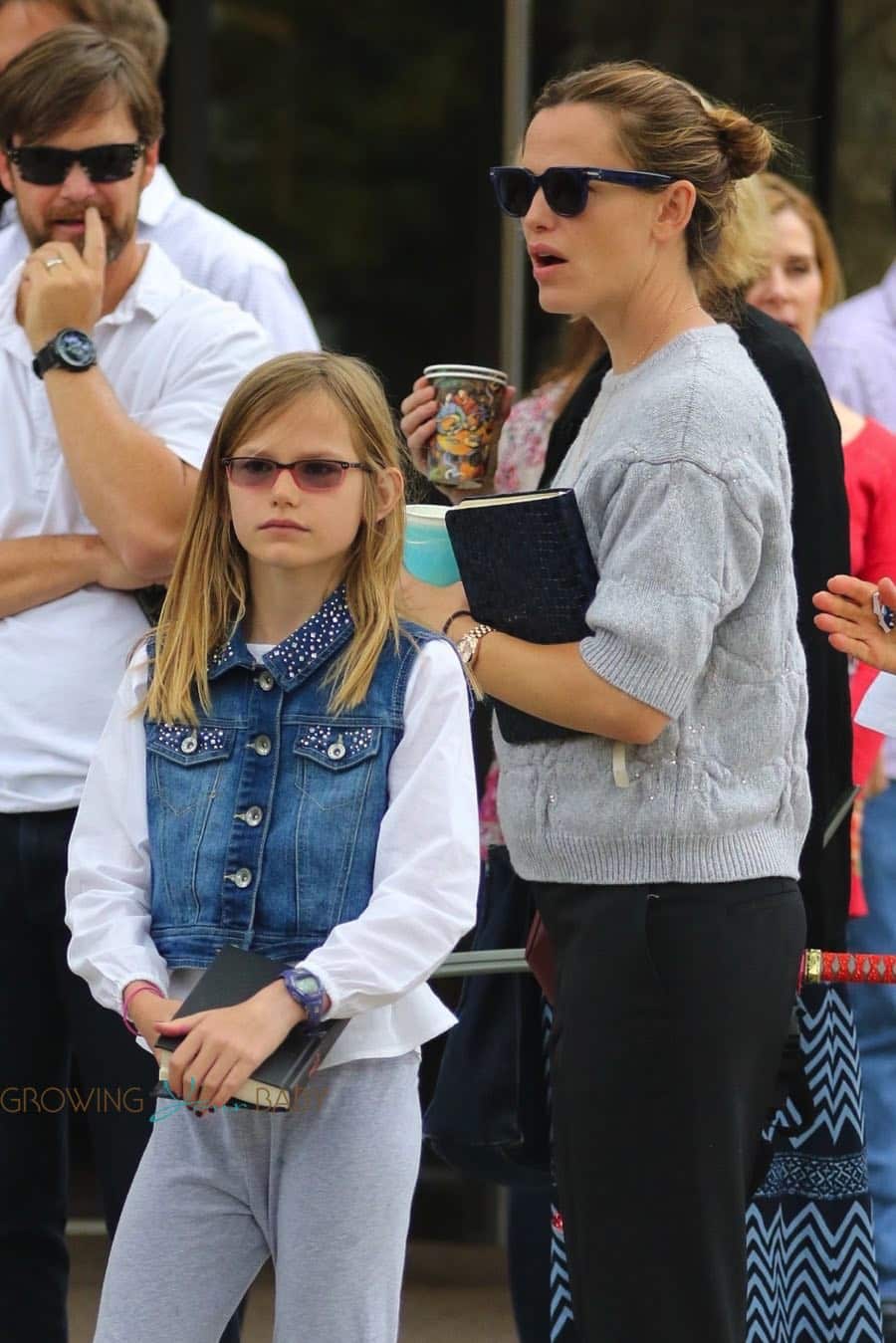 Jennifer Garner at church with daughter Violet affleck - Growing Your Baby