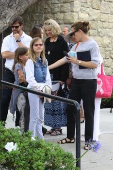 Jennifer Garner at church with daughters Violet and Seraphina affleck