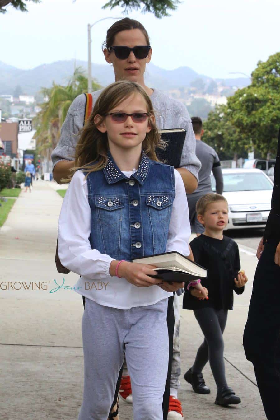 Jennifer Garner at church with daughter Violet affleck and son Sam
