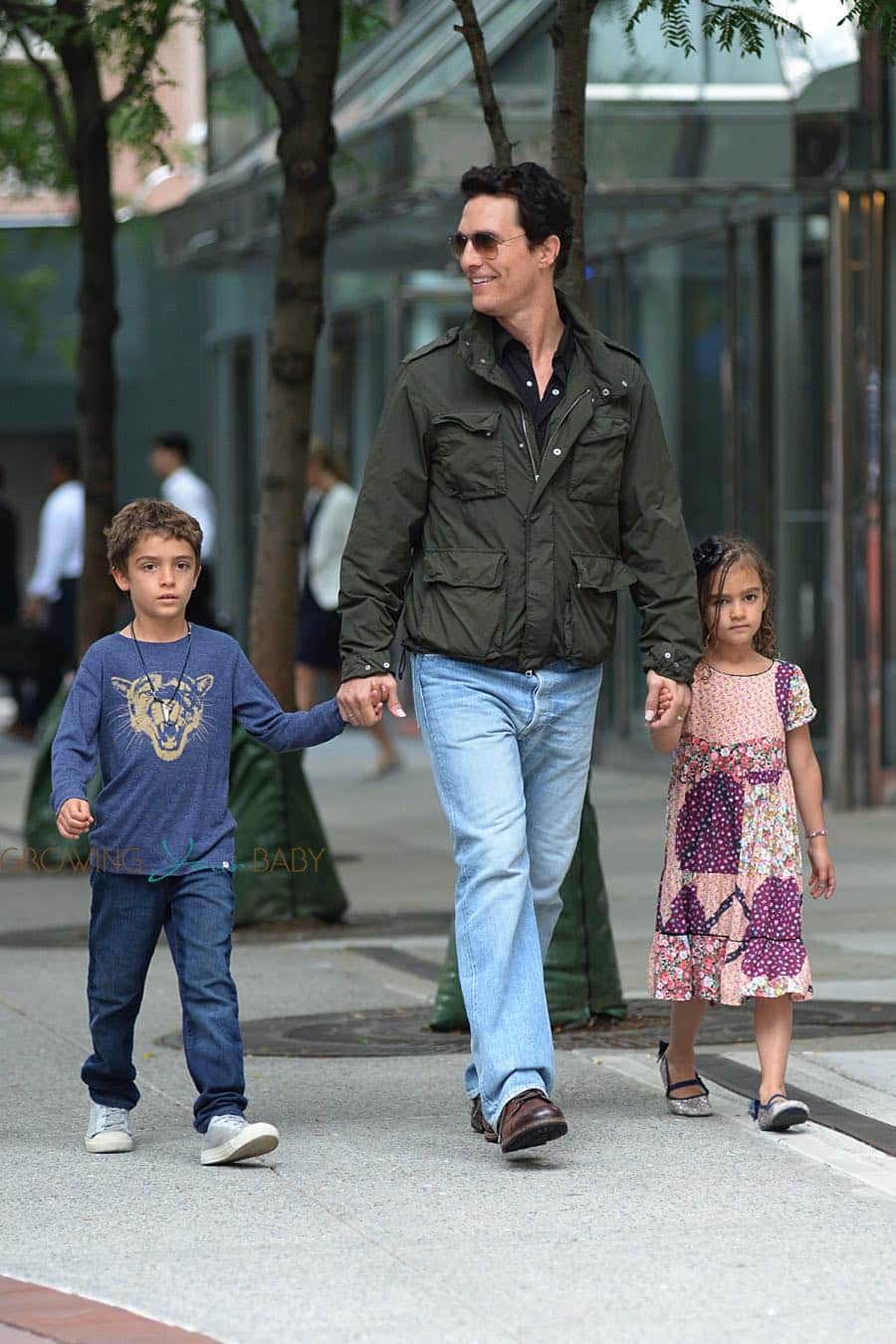Matthew Mcconaughey steps out in NYC with kids Levi & Vida - Growing ...
