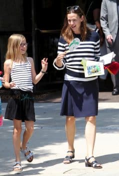 Jennifer garner leaves church with her daughter Violet Affleck