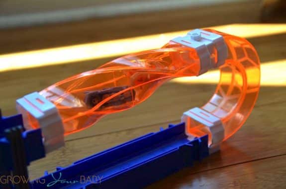 Nano Nitro Slingshot by Hexbug 2 squeezing by