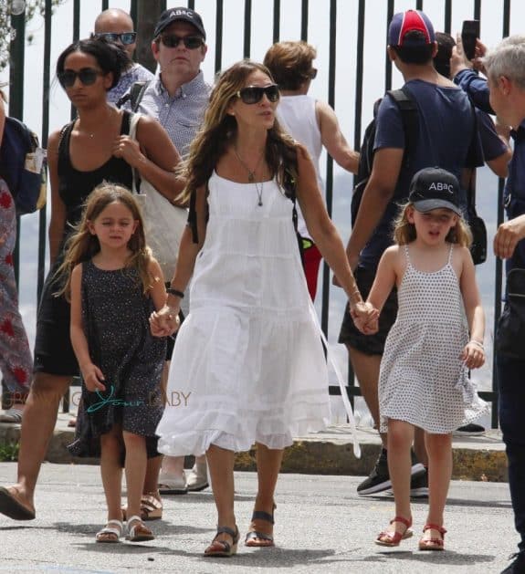 Sarah Jessica Parker with her twins at Tibidabo Amusement Park