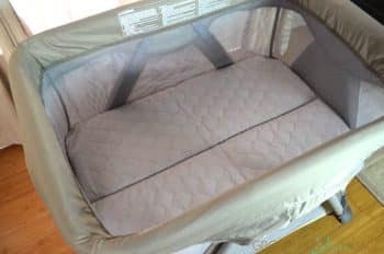 Nuna Sena Mini Playard - in bassinet mode