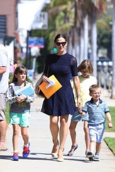Jennifer Garner out with kids Seraphina, Violet and Sam Affleck