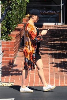 pregnant-peta-murgatroyd-shows-off-her-growing-belly-while-out-shopping-in-la