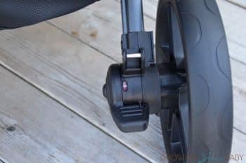 2017 Britax B-Ready wheel lock indicator