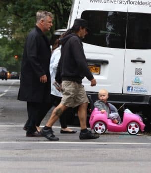 alec-baldwin-steps-out-with-his-son-leonardo