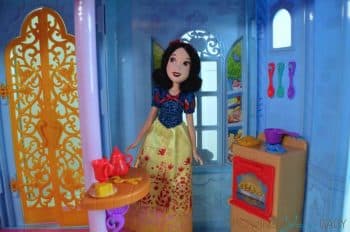 Disney princess Royal Dreams Castle 2016 - Snow White's kitchen