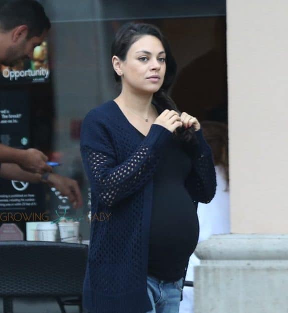 pregnant-mila-kunis-steps-out-for-breakfast-with-her-family