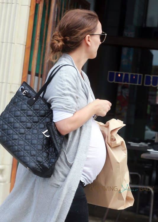 pregnant-natalie-portman-shops-in-la | Growing Your Baby