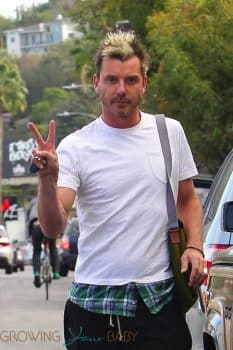 gavin-rossdale-out-with-his-kids-in-la