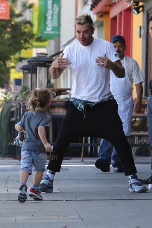Gavin Rossdale out in LA with his boys