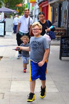 gavin-rossdale-out-with-his-sons-zuma-and-apollo-in-la
