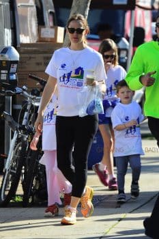 Jennifer Garner out with kids Violet, Seraphina and Sam Affleck at a Marathon in LA