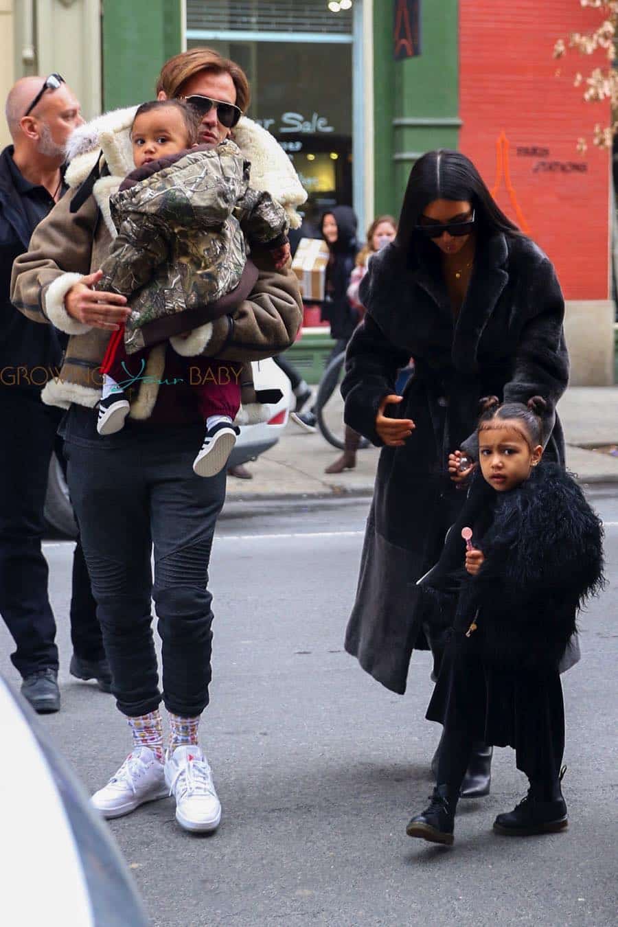 Kim Kardashian And Jonathan Cheban Arrive For Lunch At Cipriani