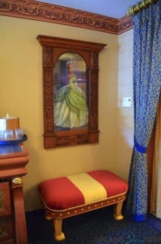 WDW Port Orleans Riverside Royal Room - bench and Tiana holograph