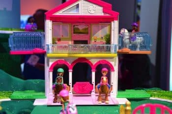Barbie on-the-go stables with horses 2017