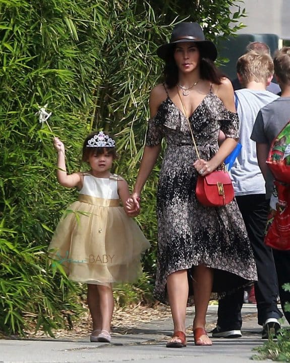 Jenna Dewan Takes Her Daughter Everly To The Farmer's Market In Studio City