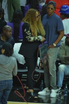 A very pregnant Beyonce at the Clippers game