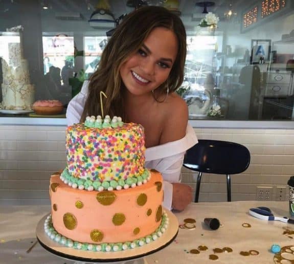 Chrissy Teigen at Duff's Cakemix