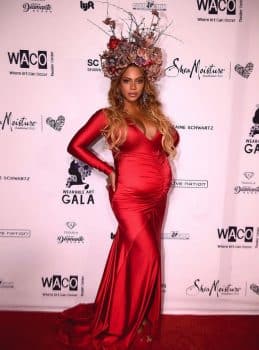 Very pregnant Beyonce at the inaugural Wearable Art Gala