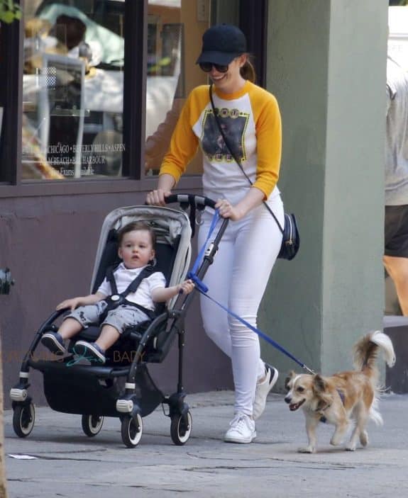 Anne Hathaway Strolls With Her Son In The Big Apple