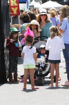 Isla Fisher shops at the Farmer's Market with her kids Olive, Elula and Monty