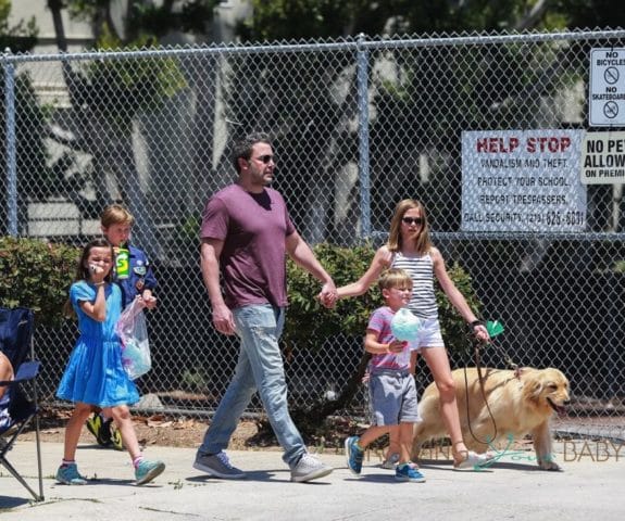 Ben Affleck and Jennifer Garner take their kids Violet, seraphina & Sam to 4th of July Parade