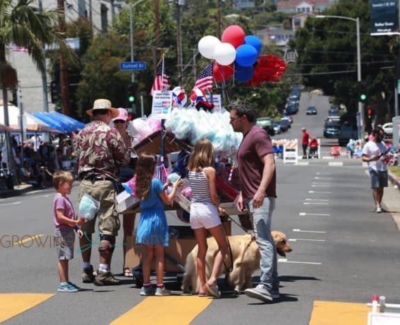 Ben Affleck and Jennifer Garner take their kids Violet, seraphina and Sam to 4th of July Parade