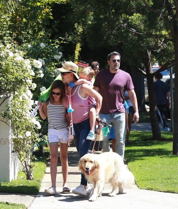 Ben Affleck and Jennifer Garner take their kids to 4th of July Parade