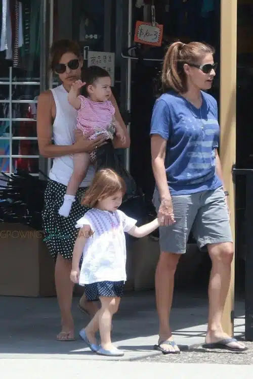 Eva Mendes and her sister, Janet, take the little ones, Amada & Esmeralda, shopping on Saturday