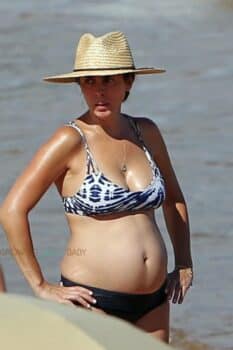 A pregnant Jamie-Lynn Sigler hits the beach in Maui with her family