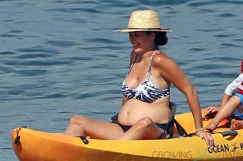 A pregnant Jamie-Lynn Sigler hits the beach in Maui with her family