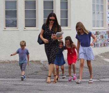 Jennifer Garner attends sunday service with her kids Sam, Seraphina and Violet Affleck