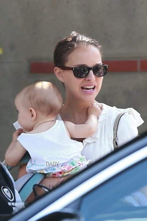 Natalie Portman leaves church with daughter Amalia Millipied