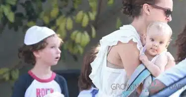 Natalie Portman leaves church with daughter Amalia Milipied