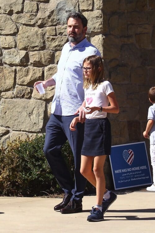 Ben-Affleck-leaves-Church-with-daughter-Violet