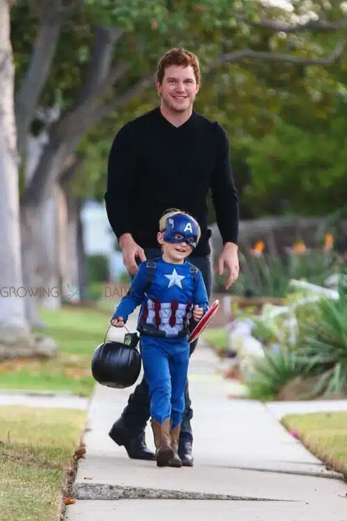Reese-Witherspoon-takes-son-Tennessee-to-school-on-Halloween