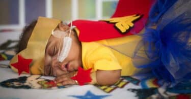 Preemie-wonderwoman-NICU-Saint-Luke’s-Hospital-Kansas-City-March-of-Dime