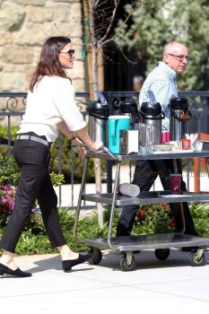 Jennifer Garner serves coffee after church