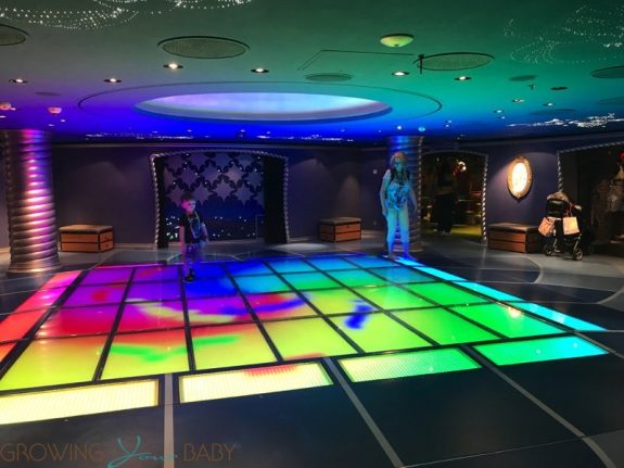 Disney Dream Oceaneer Club - light upfloor