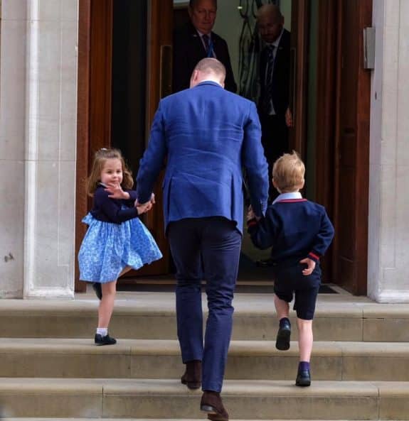 Prince William arrives at St. Mary's hospital with kids Prince George and Prince Charlotte