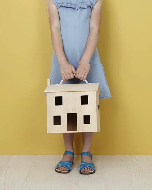 Kids wooden dollhouse - holdie house