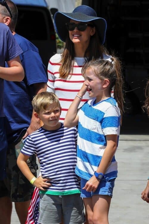 Jennifer garner celebrates 4thof july with Sam and Seraphina in LA