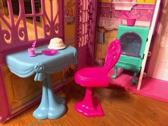 Disney Princess' Pop-Up Palace - dining room table