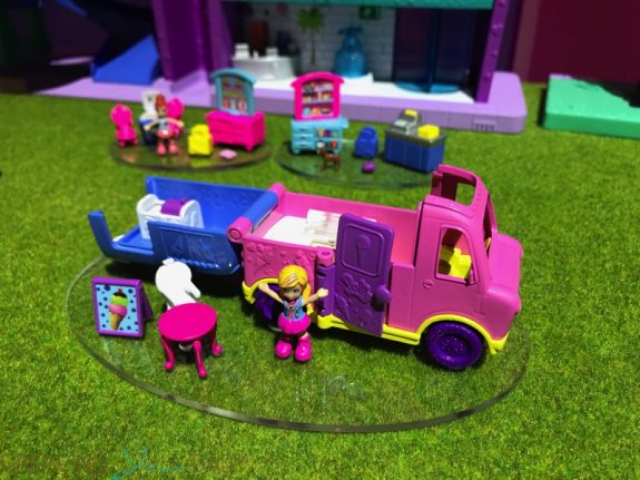 2019 Polly Pocket Pollyville ice cream truck